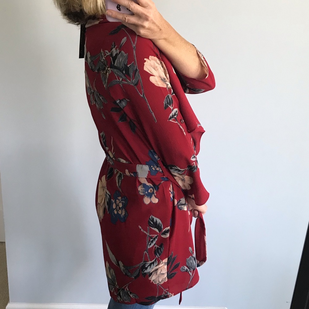 SIZE SMALL Red Floral Kimono - Picture 6 of 7